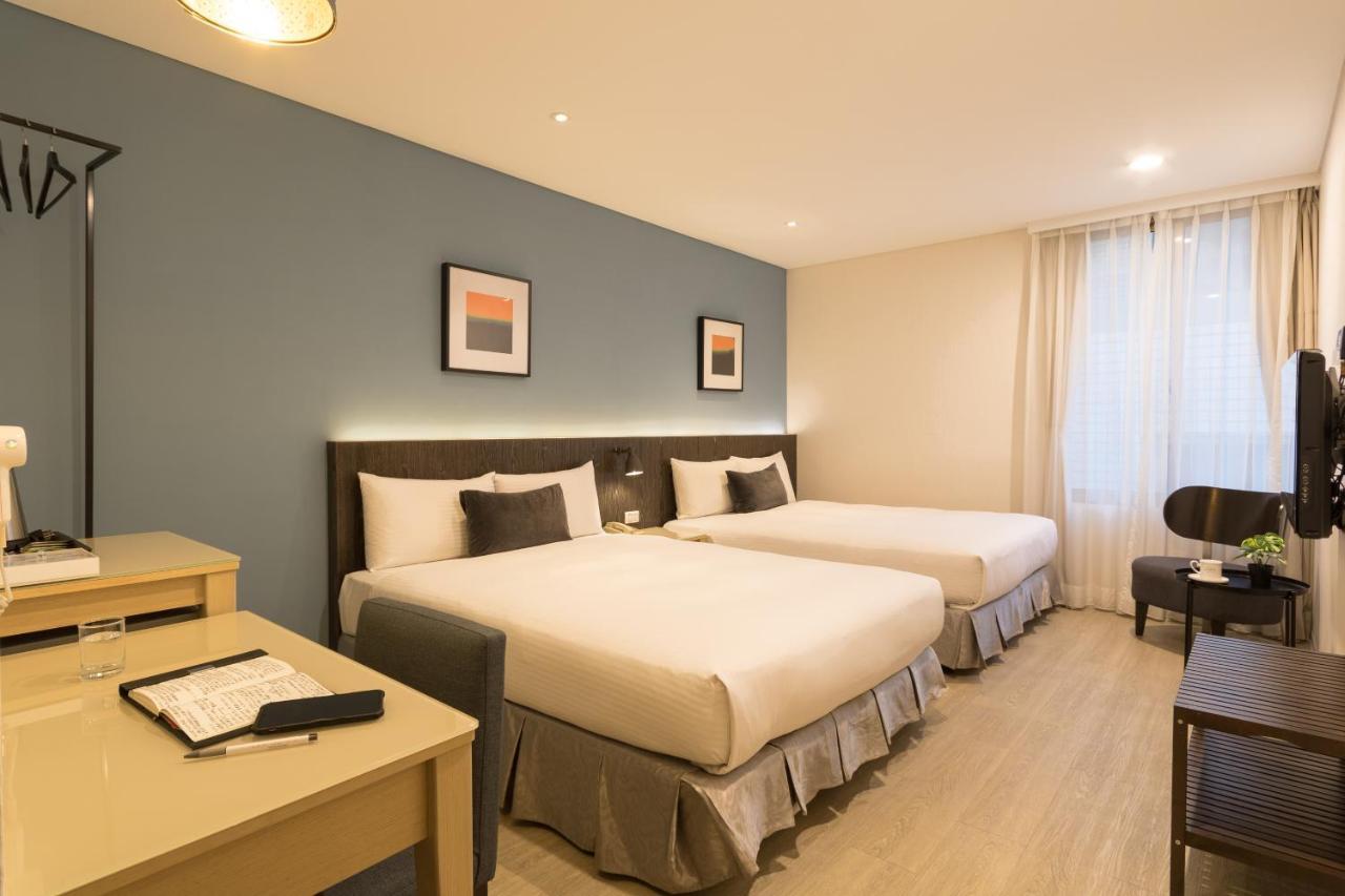 Just Enjoy Business Hotel Tainan Exterior photo