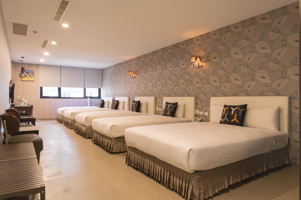 Just Enjoy Business Hotel Tainan Exterior photo