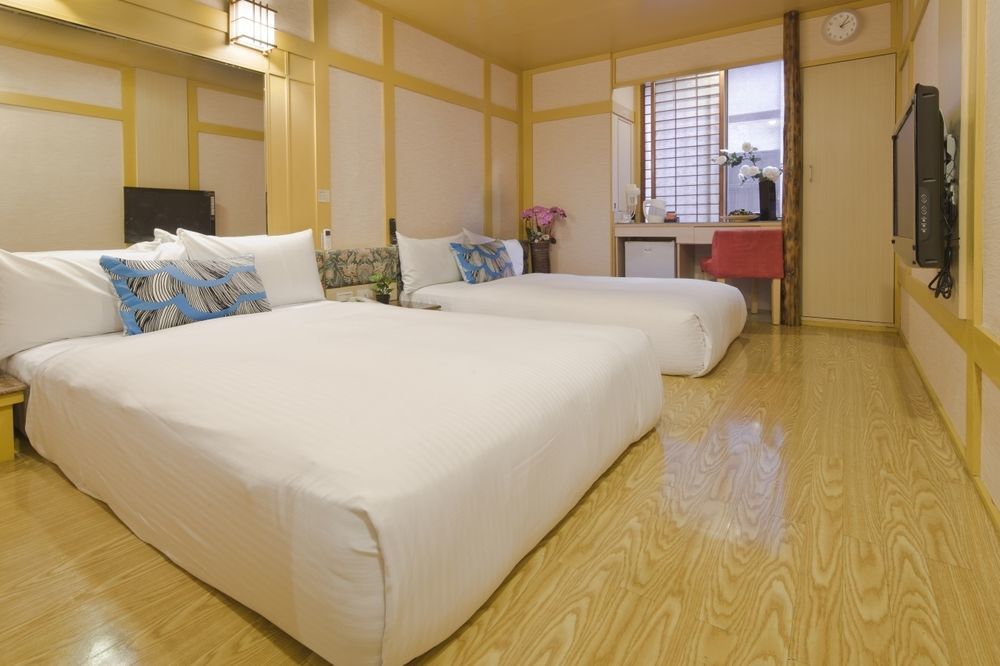 Just Enjoy Business Hotel Tainan Exterior photo