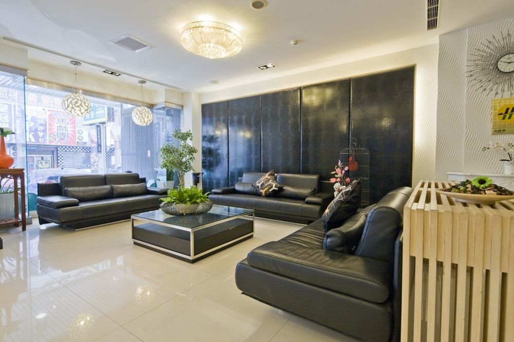 Just Enjoy Business Hotel Tainan Exterior photo